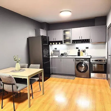 Heart Of City, Steps To Apartament