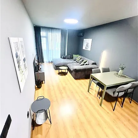 Heart Of City, Steps To Apartament