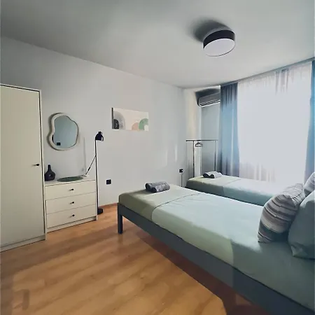 Heart Of City, Steps To Apartament